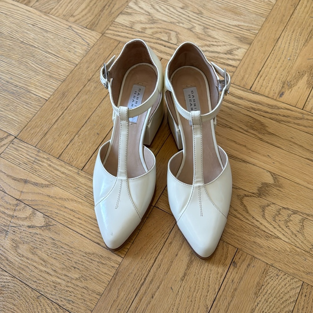Gabriela Hearst leather T-Strap sandals Sz 37 cream